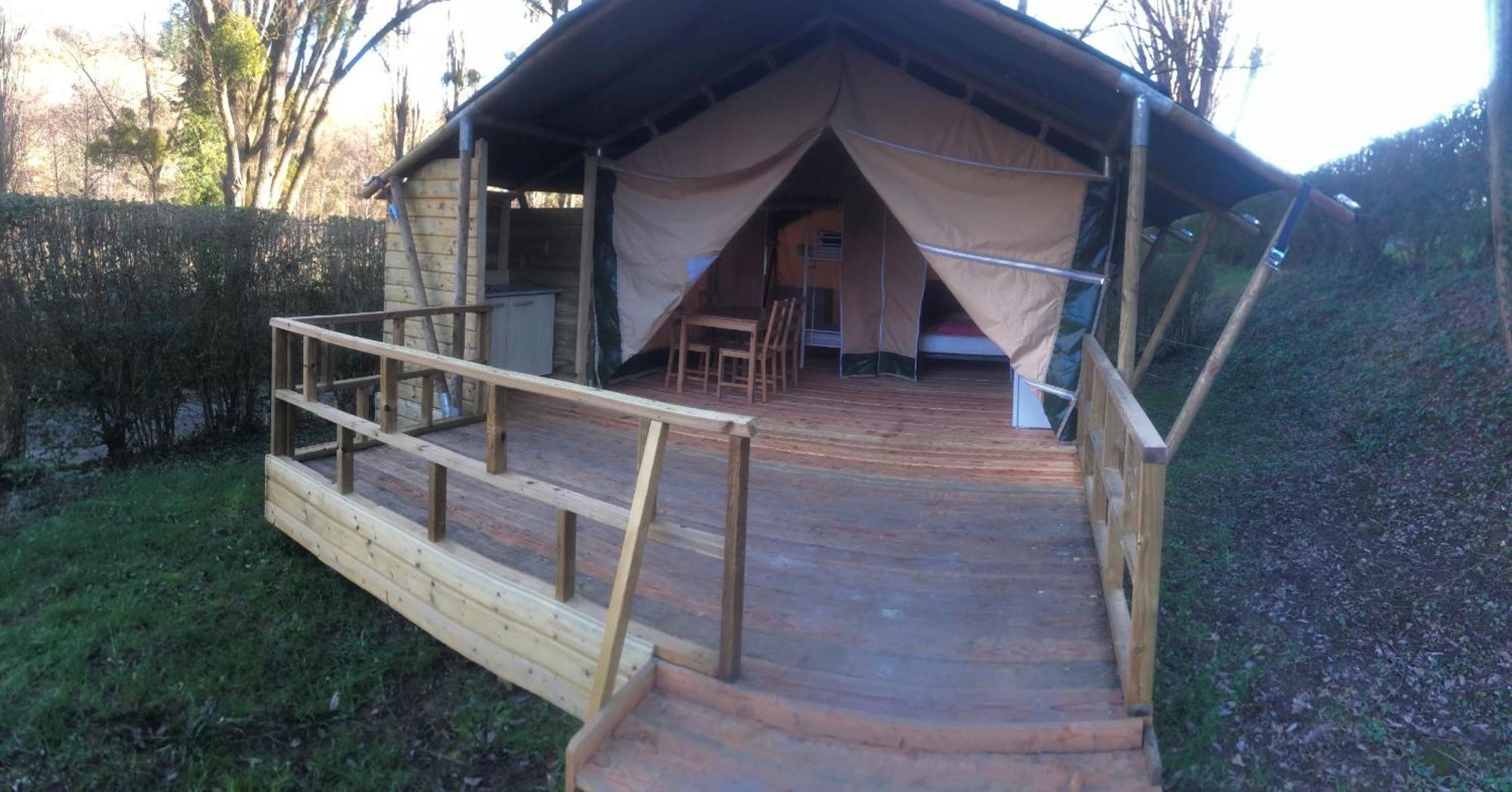 Camping Du Pont De St Gal Saint-Gal-sur-Sioule Exterior foto