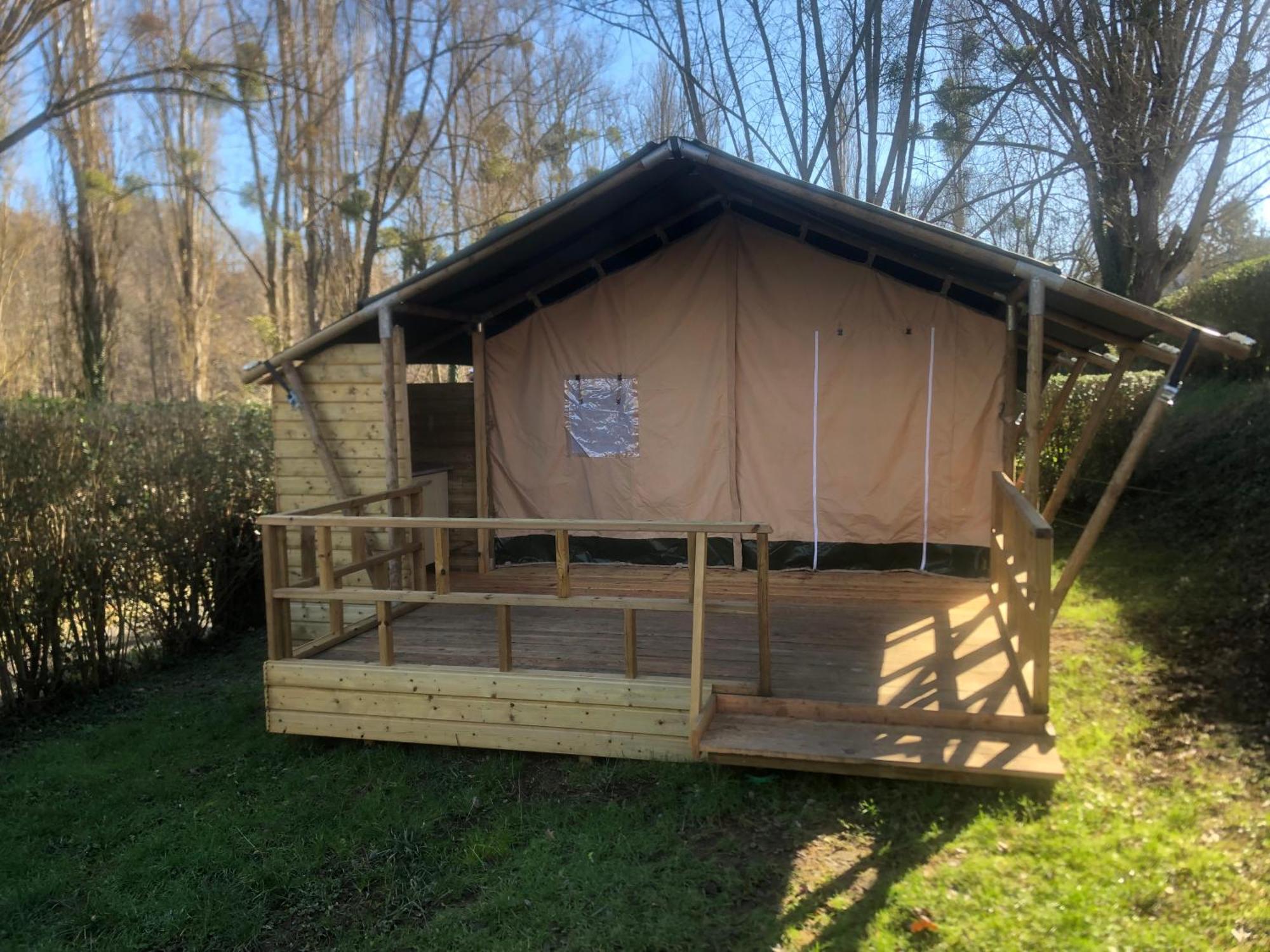Camping Du Pont De St Gal Saint-Gal-sur-Sioule Exterior foto