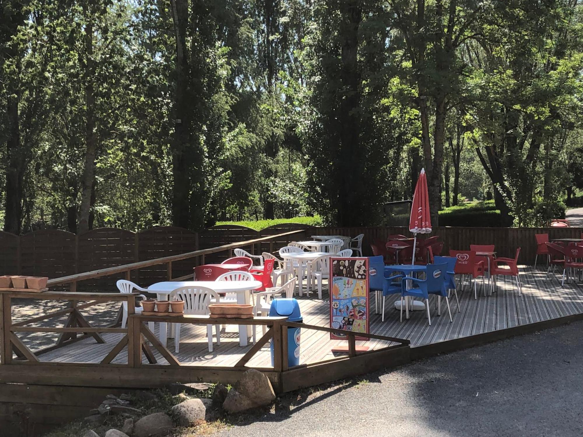 Camping Du Pont De St Gal Saint-Gal-sur-Sioule Exterior foto